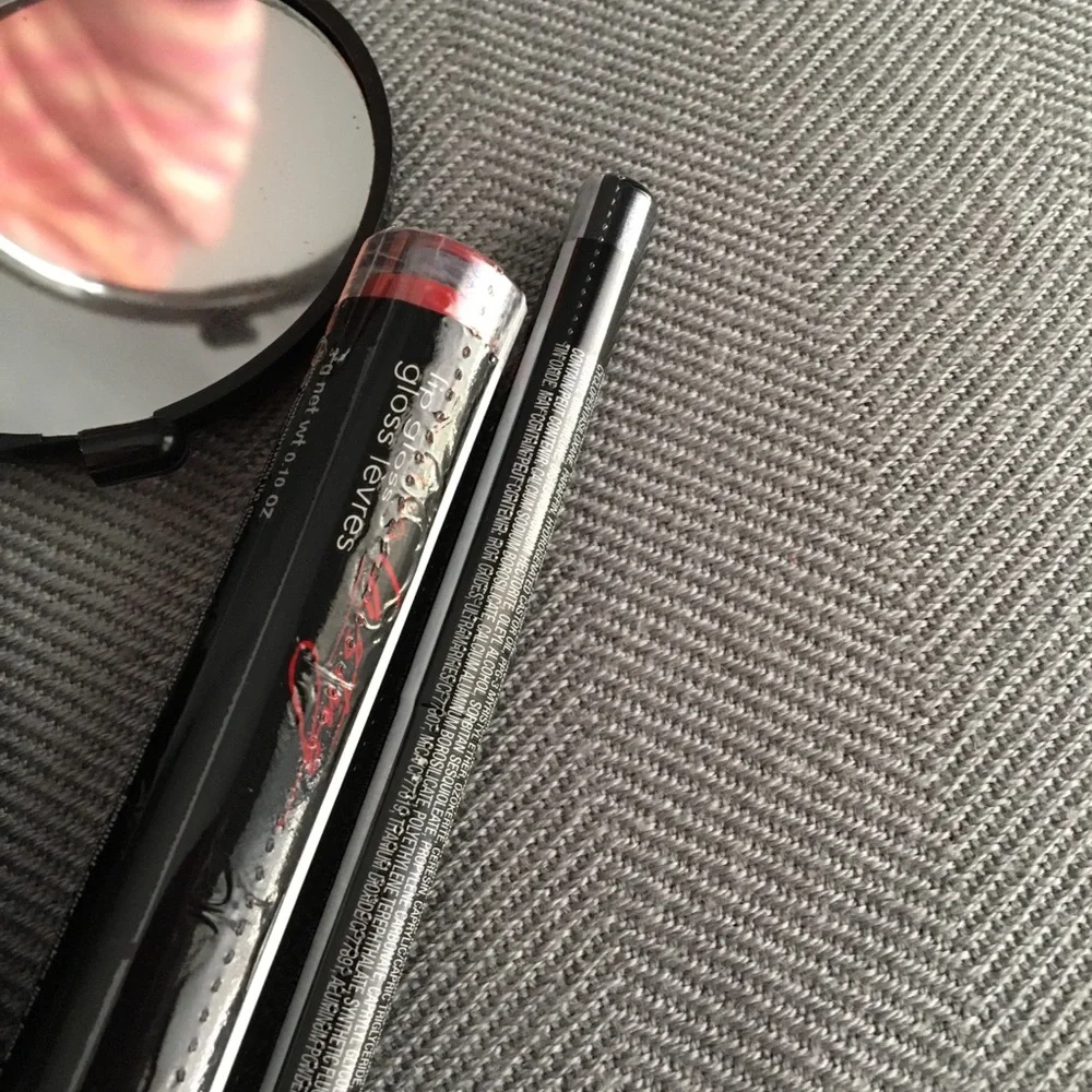 Avon ** INVENTORY CLOSE OUT ** Makeup pack